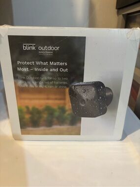 Link Blink Outdoor Battery-Powered Security Camera - Black